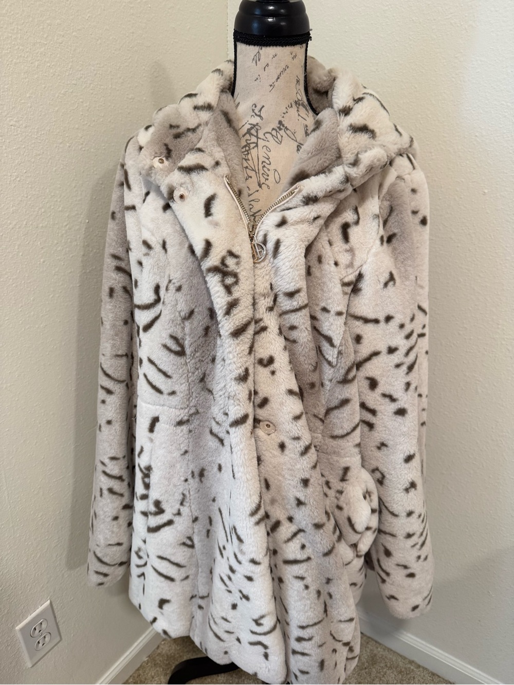 dennis basso Cream Faux Fur Hooded Coat with Dark Speckle Pattern - Picture 5 of 12